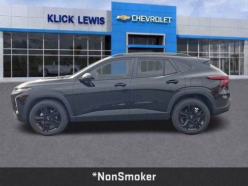 Used 2025 Chevrolet Trax ACTIV w/ Sunroof Package FWD image 4