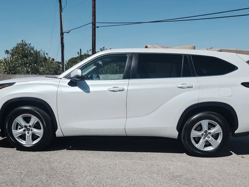 Used 2023 Toyota Highlander L image 8