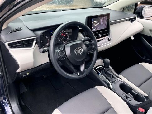 Used 2025 Toyota Corolla LE FWD image 17