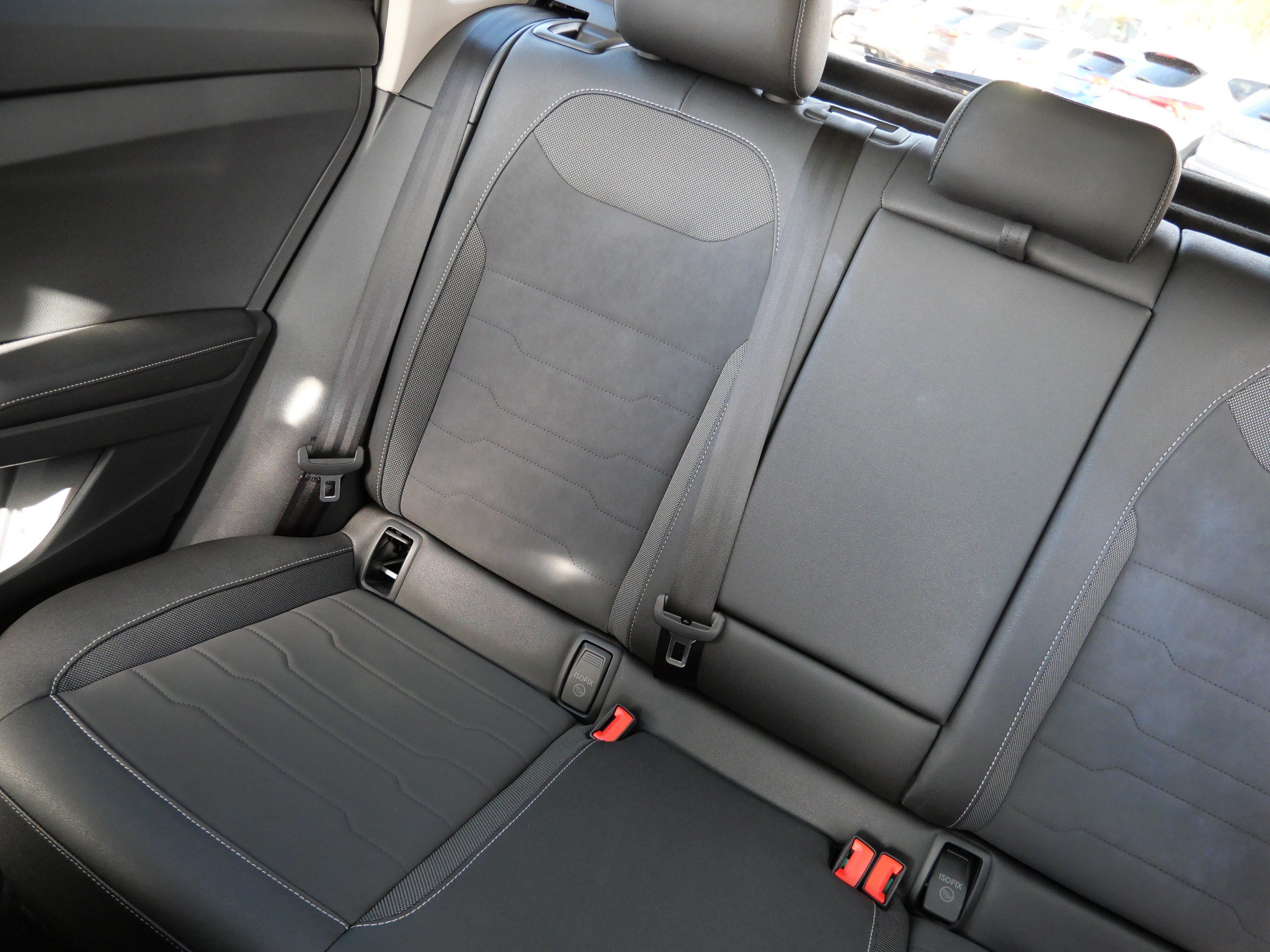 Certified 2025 Volkswagen Taos SE AWD/4WD image 12