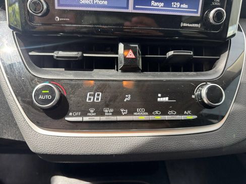 Used 2021 Toyota Corolla LE FWD image 20