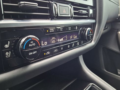 Used 2023 Nissan Pathfinder Platinum AWD/4WD image 15