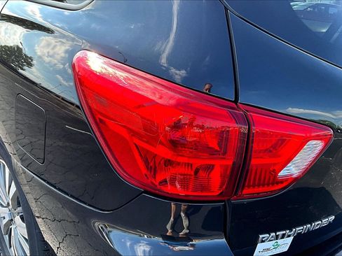 Used 2020 Nissan Pathfinder SV FWD image 28