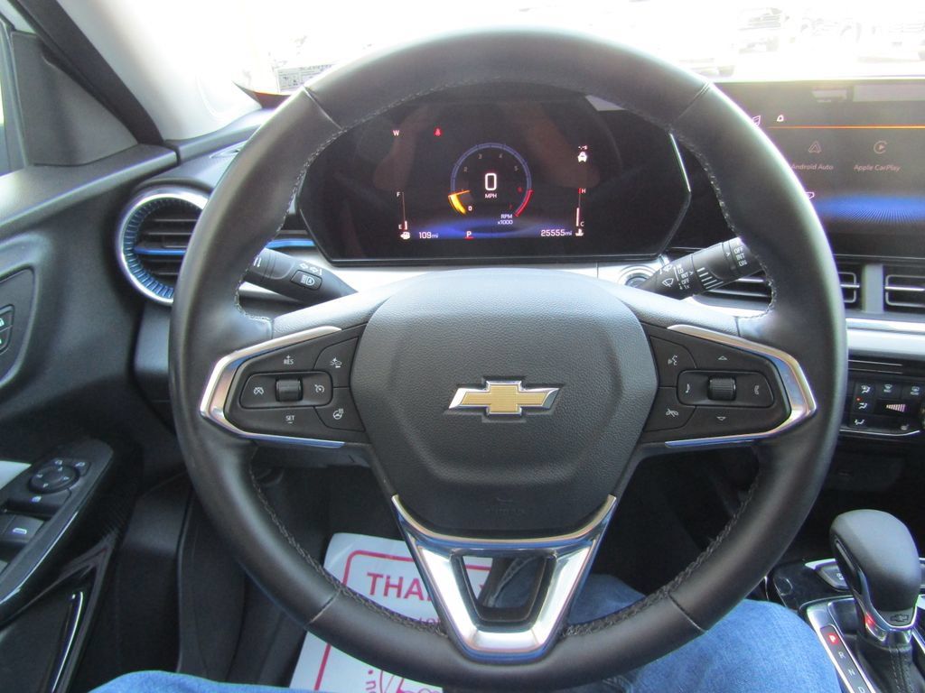Used 2025 Chevrolet Trax LT w/ LT Convenience Package FWD image 21