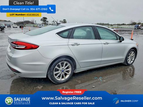 Used 2017 Ford Fusion SE FWD image 4