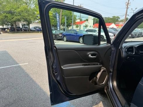 Used 2023 Jeep Renegade Latitude AWD/4WD image 23