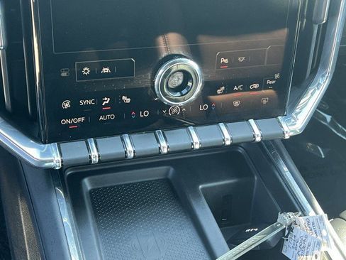 Used 2024 GMC Acadia Elevation image 17