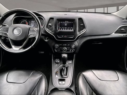 Used 2019 Jeep Cherokee Latitude Plus w/ Cold Weather Group AWD/4WD image 16