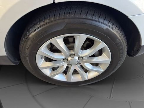 Used 2017 Land Rover Range Rover Sport SE image 25