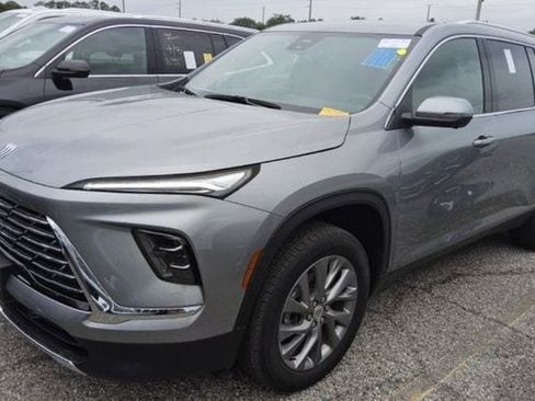 Used 2025 Buick Enclave Preferred FWD image 11