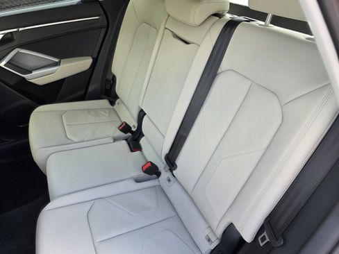 Used 2024 Audi Q3 2.0T Premium image 16