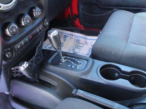 Used 2012 Jeep Wrangler Sahara w/ Dual Top Group image 11