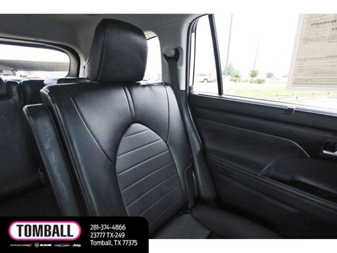 Used 2023 Toyota Highlander XLE image 12