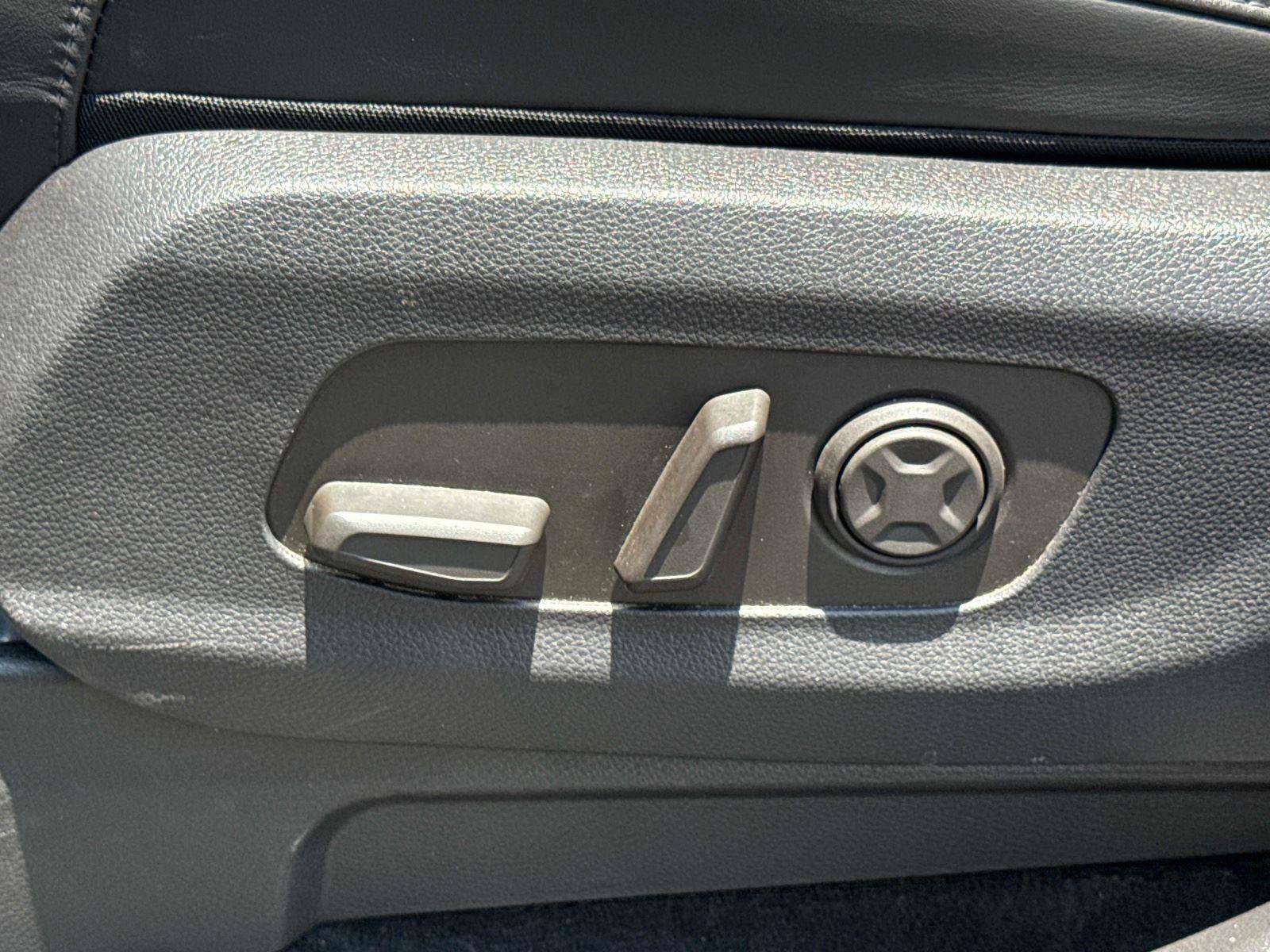 Used 2025 Kia Carnival FWD image 19