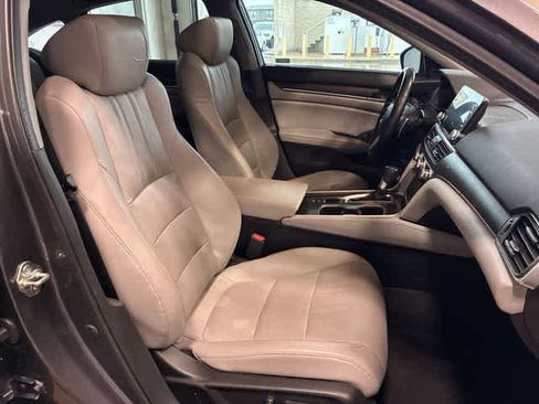 Used 2018 Honda Accord Touring image 24