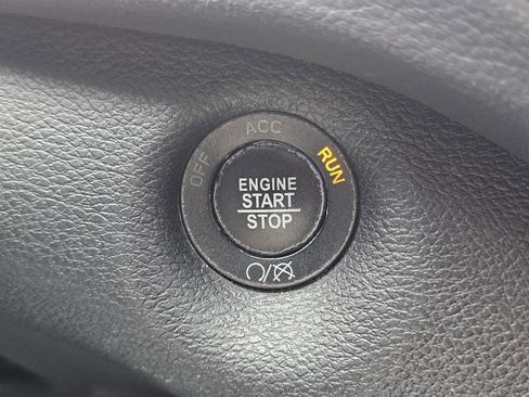 Used 2019 Jeep Cherokee Limited w/ Luxury Group image 31