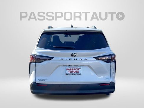 New 2026 Toyota Sienna XLE image 4