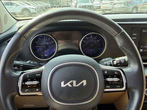 Used 2024 Kia Carnival LX FWD image 26