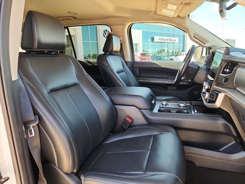 Used 2024 Ford Expedition XLT AWD/4WD image 15