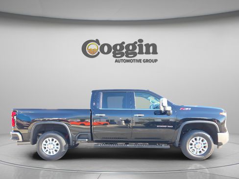 Used 2024 Chevrolet Silverado 2500 LTZ w/ LTZ Premium Package image 7