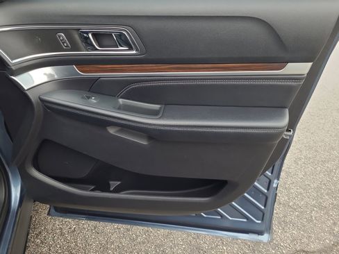 Used 2018 Ford Explorer Limited w/ Equipment Group 301A image 34