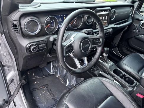Used 2018 Jeep Wrangler Unlimited Sahara AWD/4WD image 11