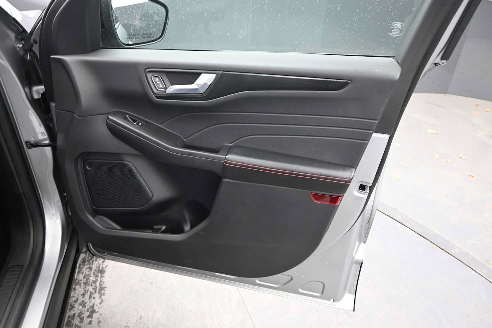 Used 2022 Ford Escape SEL w/ SEL Stealth AWD Package image 21