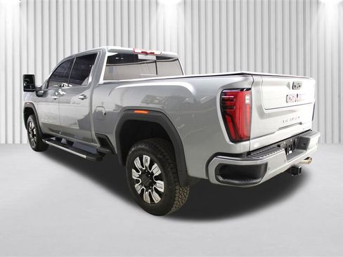 Used 2025 GMC Sierra 2500 Denali image 5