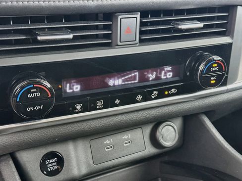 Used 2025 Nissan Rogue SV FWD image 23