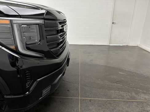 Used 2025 GMC Sierra 1500 Elevation image 2