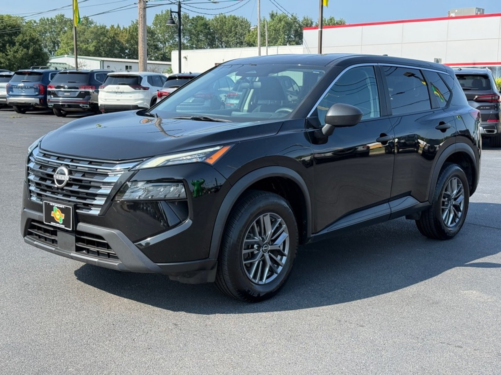 Used 2024 Nissan Rogue S AWD/4WD image 4