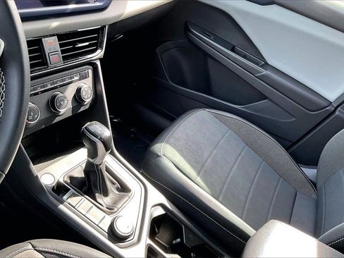 Certified 2022 Volkswagen Taos SE w/ Panoramic Sunroof Package image 23