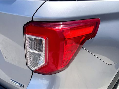 Used 2020 Ford Explorer XLT w/ Equipment Group 202A AWD/4WD image 32