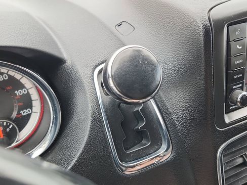 Used 2019 Dodge Grand Caravan SXT FWD image 19