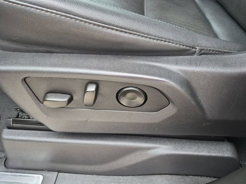 Used 2025 GMC Sierra 1500 SLT RWD image 12
