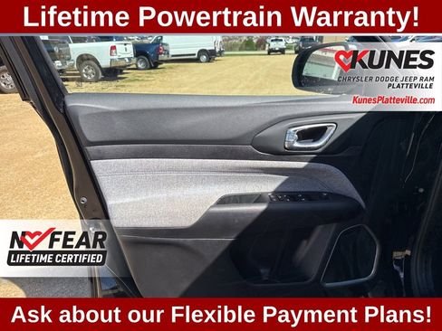 Used 2025 Jeep Compass Latitude image 12