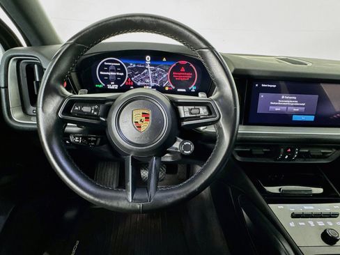Used 2024 Porsche Cayenne w/ Premium Package AWD/4WD image 10