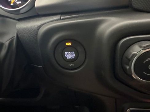 Used 2023 Jeep Gladiator Sport image 17