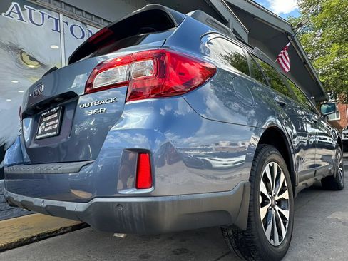 Used 2017 Subaru Outback 3.6R Limited AWD/4WD image 3