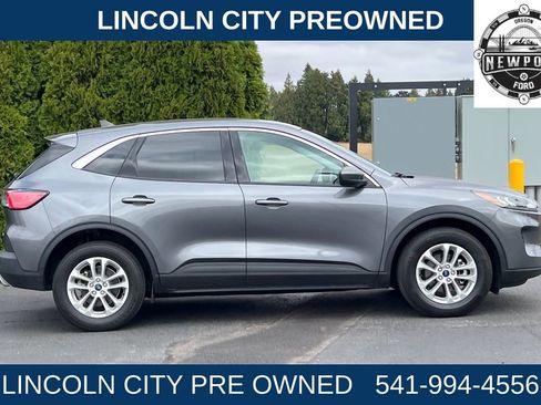 Used 2021 Ford Escape SE image 2