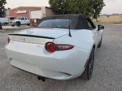 Used 2016 MAZDA MX-5 Miata Club RWD image 7
