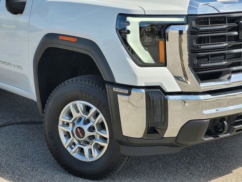 New 2026 GMC Sierra 2500 Pro w/ X31 Off-Road Package image 6