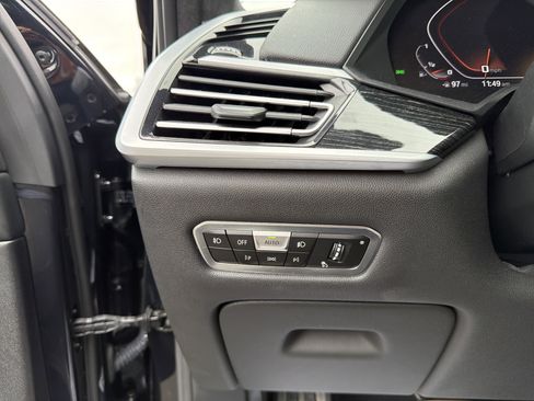 Used 2022 BMW X7 M50i w/ Cold Weather Package image 10