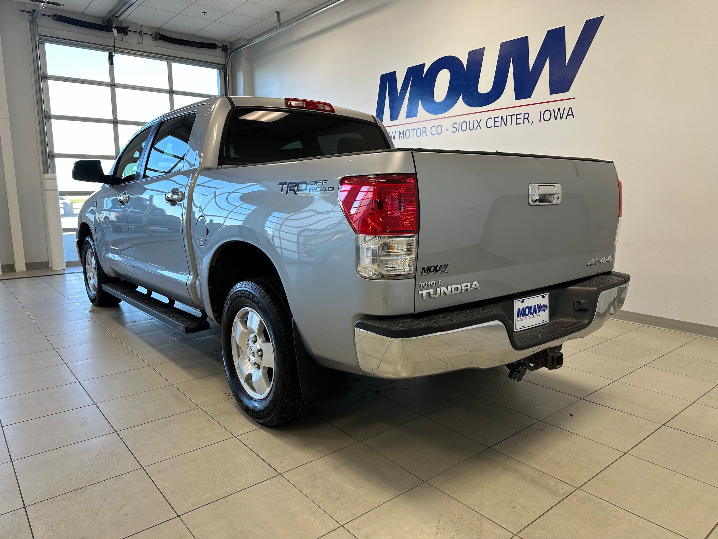 Used 2012 Toyota Tundra 4x4 CrewMax w/ Tow Pkg image 6