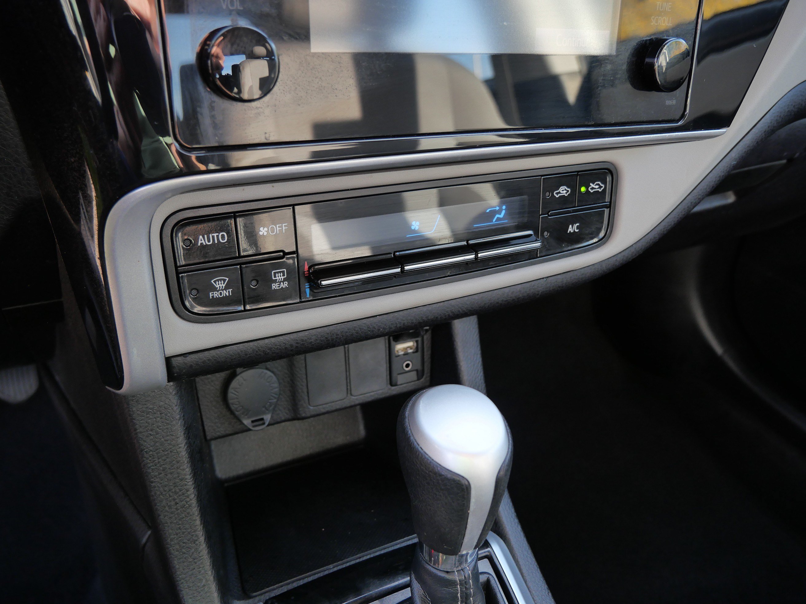 Certified 2019 Toyota Corolla LE FWD image 23