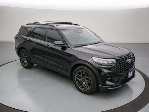 Certified 2025 Ford Explorer ST AWD/4WD image 2