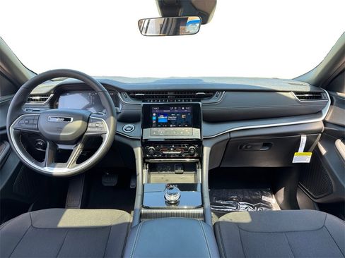 New 2025 Jeep Grand Cherokee L Laredo w/ Luxury Tech Group I image 10