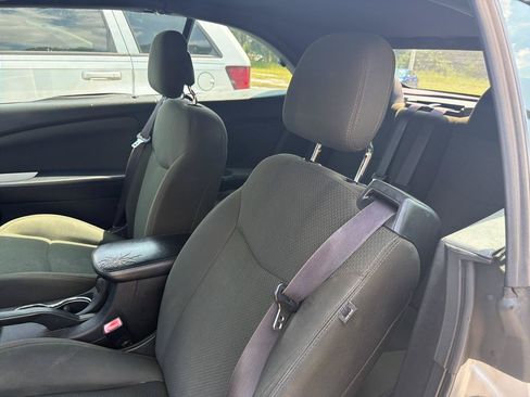 Used 2011 Chrysler 200 Touring FWD image 7