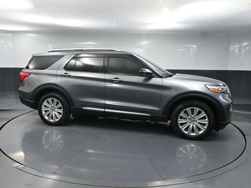 Used 2022 Ford Explorer Limited AWD/4WD image 4
