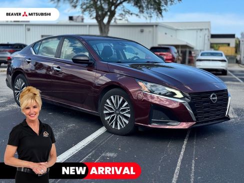 Used 2024 Nissan Altima 2.5 SV FWD image 1